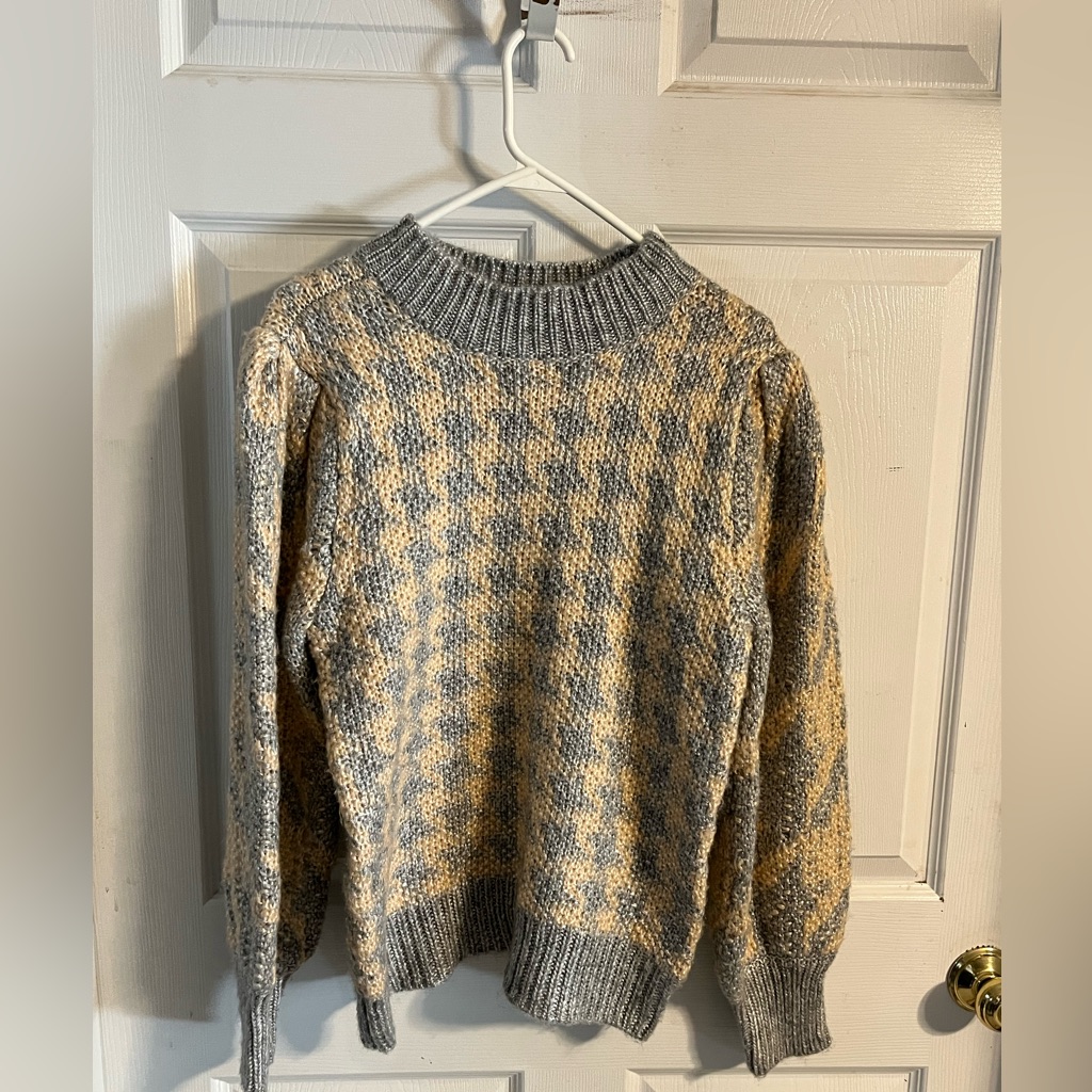 Calvin Klein Gray And Cream Sweater